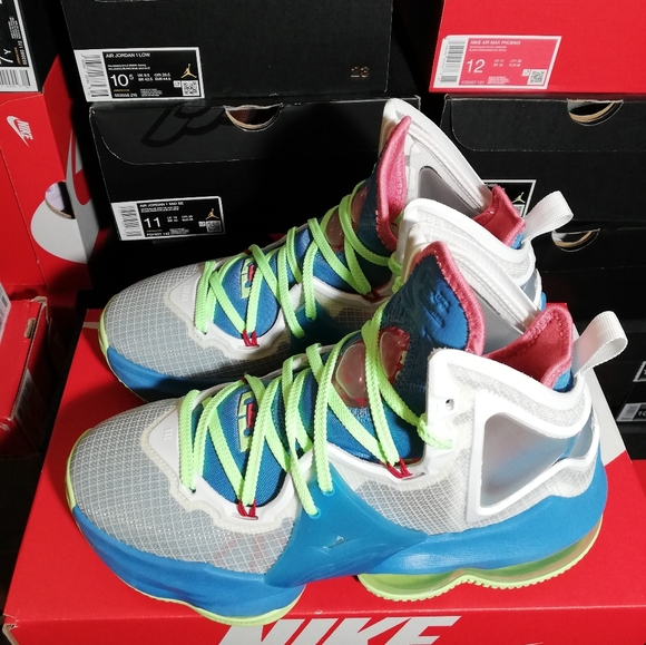 NIKE AIR LEBRON 19 WOMEN US SIZE 7.5 WORE 3 TIMES ONLY NO BOX DUE ITS DAMAGED - Picture 10 of 13